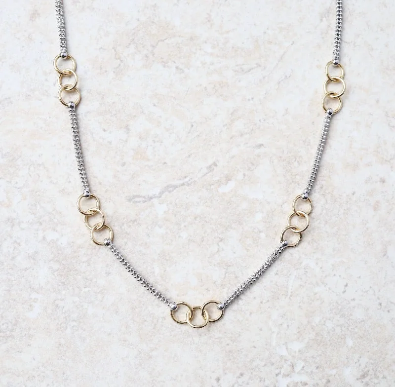 Designer Diamond Necklace for Special Occasions-Chain & Circles Necklace