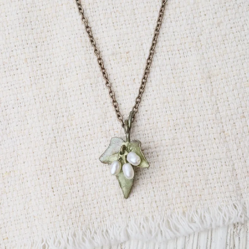 Classic Pearl Necklace for Brides-Ivy Dainty Necklace