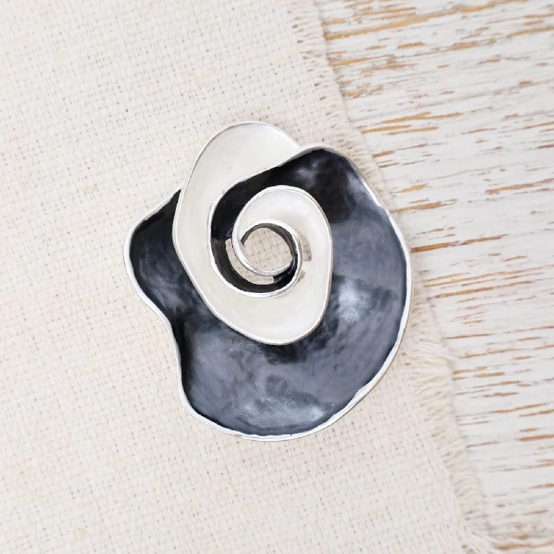 Trendy Gold Brooch with Nature-Inspired Design-Grey Flower Magnetic Brooch